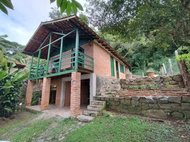 Casa de 2 dormitórios no Canto da lagoa