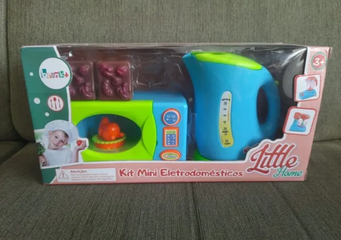 Kit Mini Eletrodomésticos <br>Caixa 32cm X 16cm<br>Novo, na embalagem lacrada <br><br>40,00