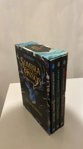 Box Trilogia Sombra e Ossos- Leigh Bardugo 