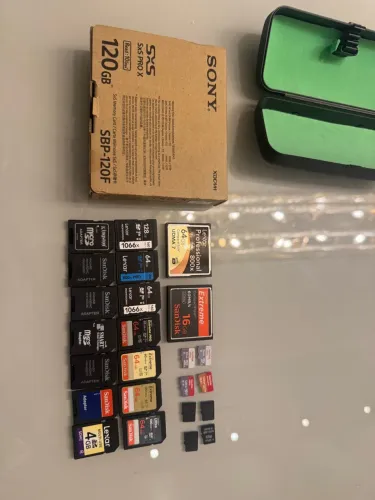 Cartões de memoria SxS, SD e MicroSD umda levar sandisk