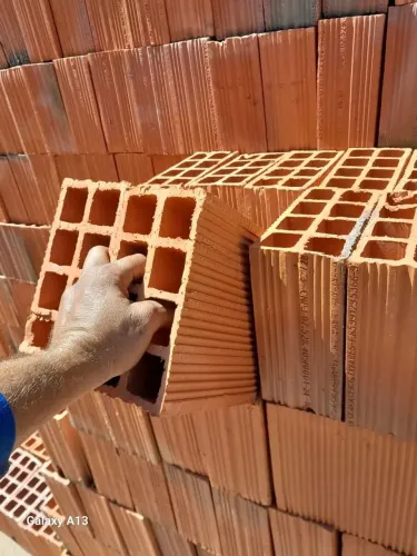 Tijolos Tavares de primeira 