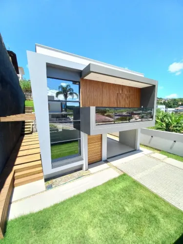 CASA ALTO PADRÃO com 03 SUÍTES, SANTO AMARO IMPERATRIZ/SC