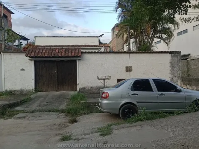 Arsenal Imóveis vende- Excelente casa linear com 2 quartos e quintal-No Arsenal.