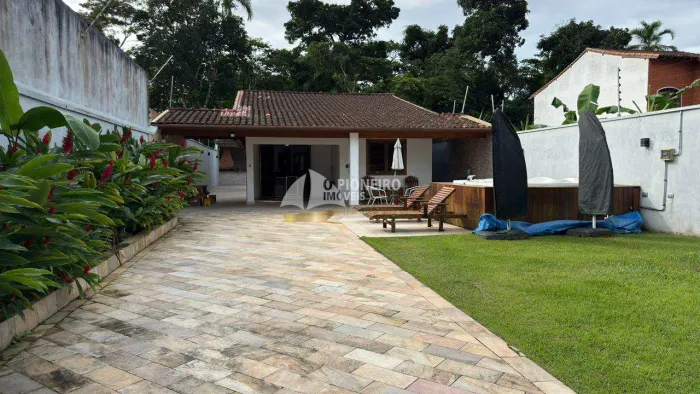 Casa com 3 quartos a 300m da praia de Boraceia