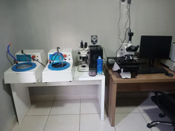 Equipamentos para laboratório metalúrgico