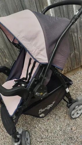 Vendo carrinho de bebê menina Burigotto.