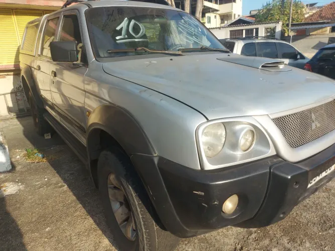 Mitsubishi L200 GL 2.5 4X4 CD Diesel 2010