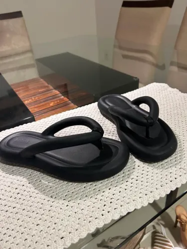 Chinelo Melissa preta