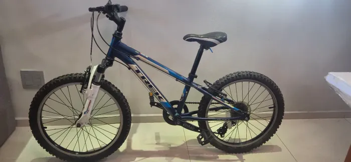 Bicicleta infantil Trek MT60 aro 20 com 6 marchas Shimano