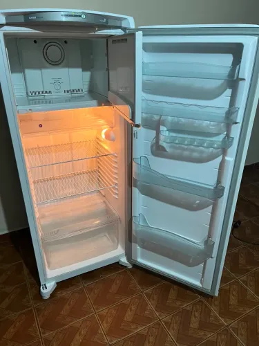 Vendo Geladeira cônsul
