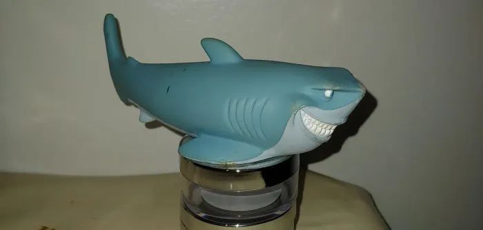 ACTION FIGURE DISNEY TUBARÃO BRUCE DA ANIMAÇÃO "PROCURANDO NEMO"