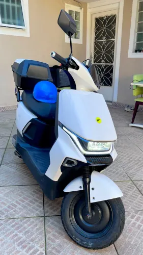 Moto elétrica 32km de autonomia
