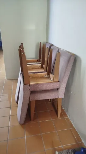 Cadeiras para mesa de jantar, com avaria.