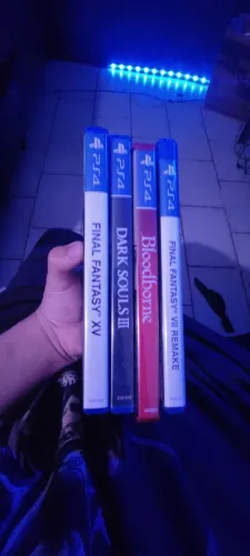 4 Jogos originais (mídia física)