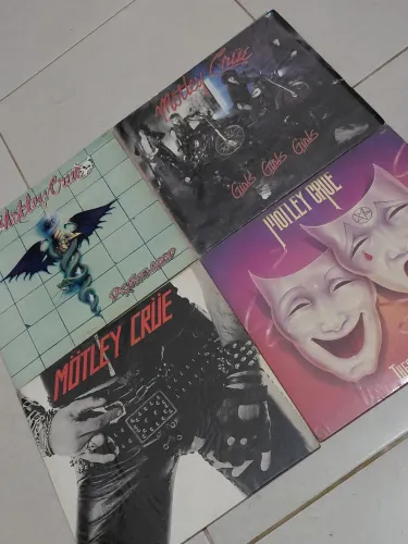 Lote com 4 discos de vinil motley crue em perfeito estado de conservação