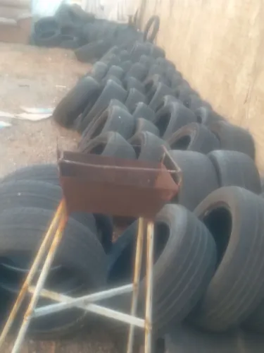 VENDO PNEUS USADOS A PREÇO UNICO 20.00 CADA PNEUS 14, 15, 16, 17, E 18 Obs. Oportunidade
