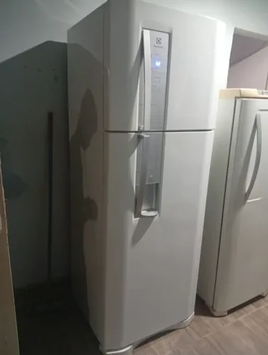 Vendo geladeira Electrolux 456L Frost free 110v funcionando perfeitamente entrego