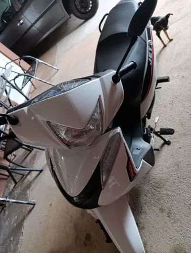 Vendo moto seminova