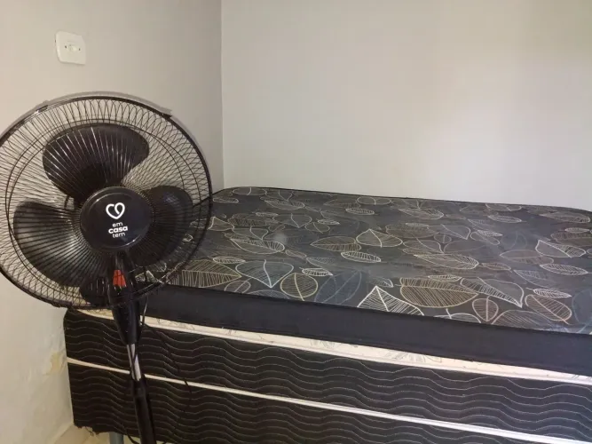 Vendo cama box com colchão e ventilador