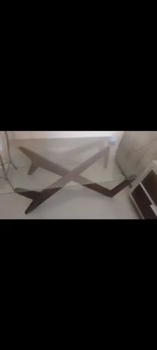 Mesa de vidro e madeira 
