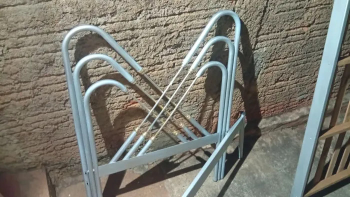Cama de solteiro ferro