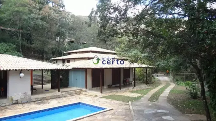 Casa de Condomínio com 5 quartos à venda em Brumadinho