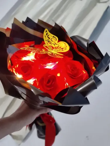 Buquê de rosas com LED