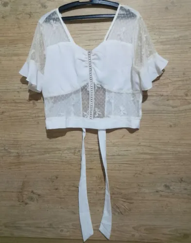 Blusa Branca tamanho M veste 42 , 44