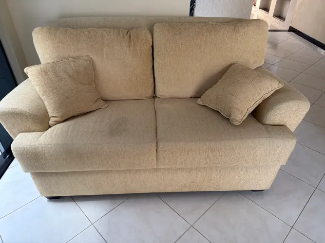 Jogo de sofás marfim em ótimo estado