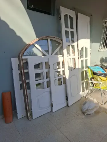 Portas e janelas com preço em conjunto,porém vendidos separados.