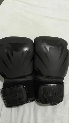 Vende-se luva da venum muay Thai