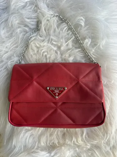 Bolsa Vermelha Fashion Matelassê com Corrente e Porta-Moedas