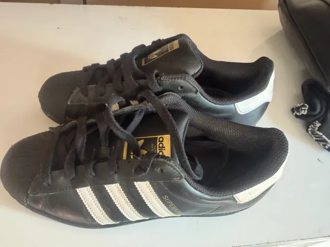 Tênis Adidas
