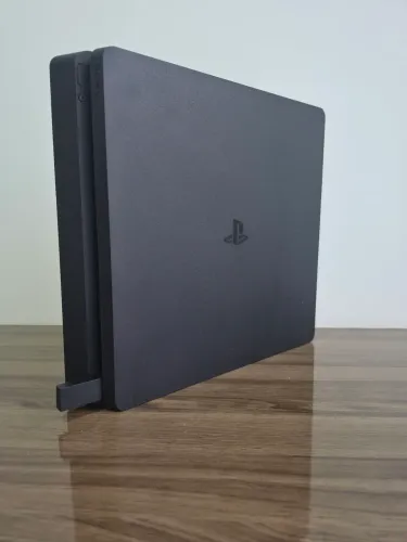Vende-se Ps4 Slim 400Gb