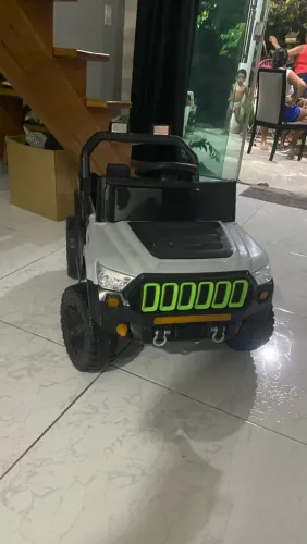 JEEP ELÉTRICO INFANTIL NOVO + CONTROLE REMOTO E CARREGADOR!