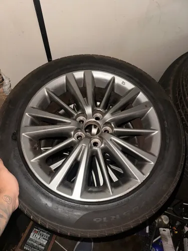 Roda 16 e pneus Corolla 