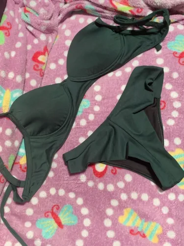 Biquíni verde GG vestindo até 42/44