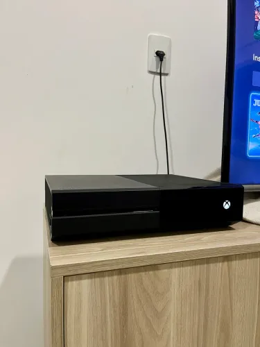 Xbox One 500 GB + 4 jogos
