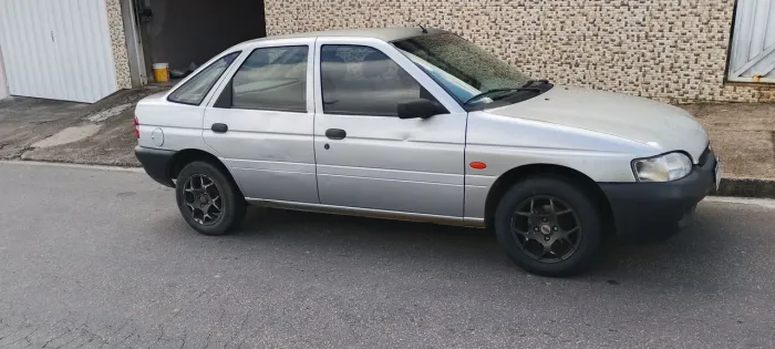 Ford Escort GL 1.8i 16V 4P 2000