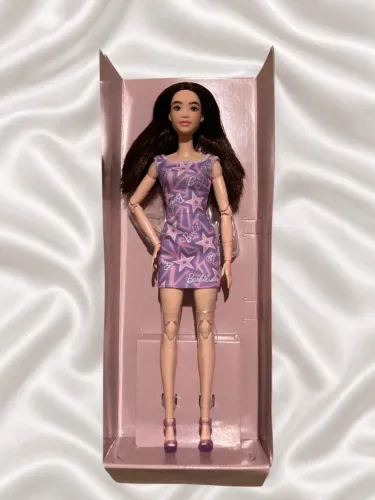 Corpo Barbie basics 06 + Cabeça Asiática