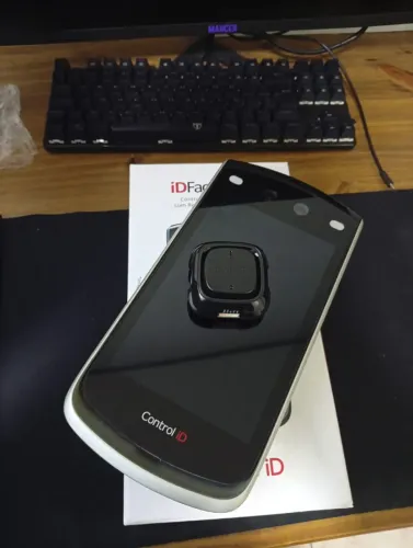 ID Face Max - Control ID - Leitor inteligente que libera portas e catracas por reconhecime