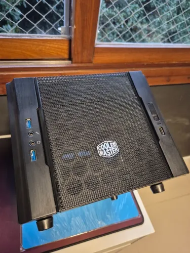 Gabinete Mini-ITX Cooler Master Elite 130