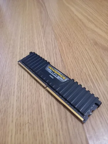 Memória DDR4 Corsair Vengeance LPX, 8GB 3000MHz