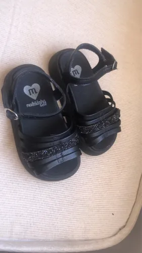 Vendo sapatos,tamanho 21 seminovo usado apenas 2 vezes