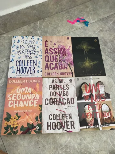 Vendo livros da Colleen Hoover e Um de nós está mentindo R$25 cada(disposto a negociar)
