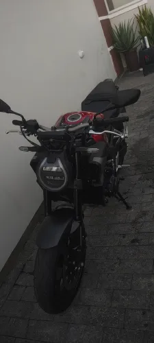 Cb 650 com e-cloud e apenas 2500km 