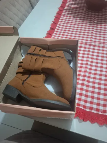 Bota camurça num 37 novíssima 