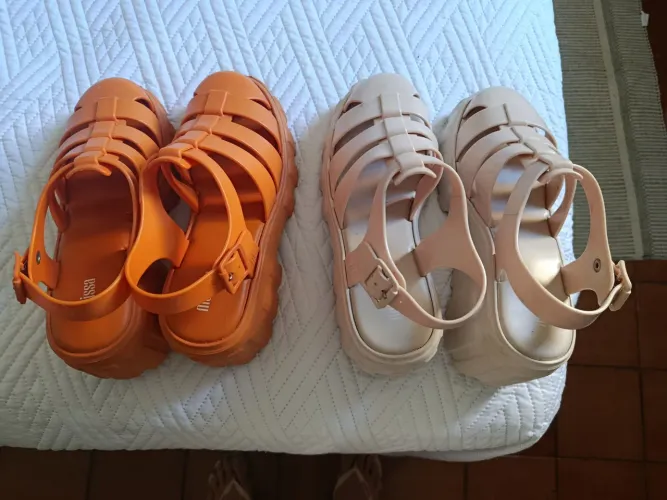 Vendo duas melissa original 