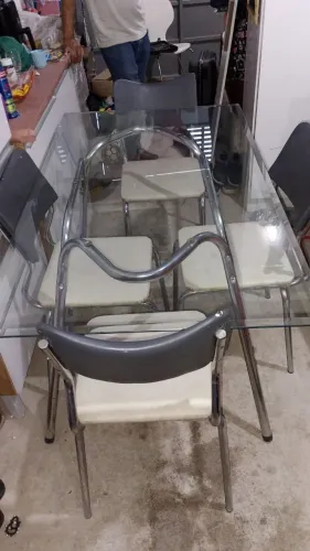 Mesa com cadeiras