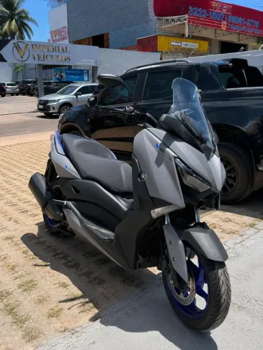 ? Yamaha XMAX 250 ABS